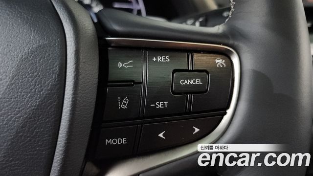 Lexus ES 2019 — photo 22