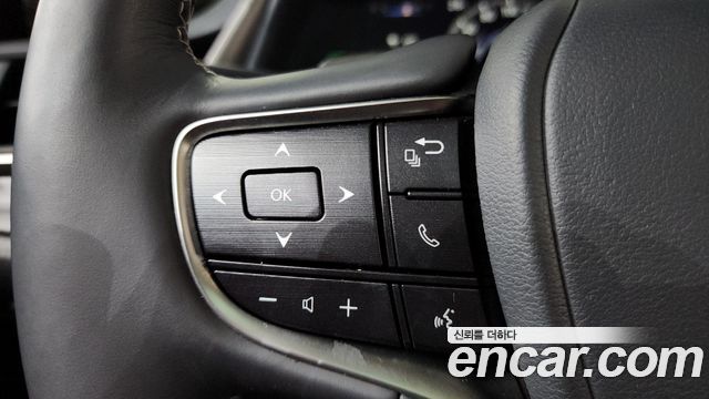 Lexus ES 2019 — photo 23