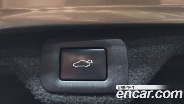 Lexus ES 2019 — photo 25
