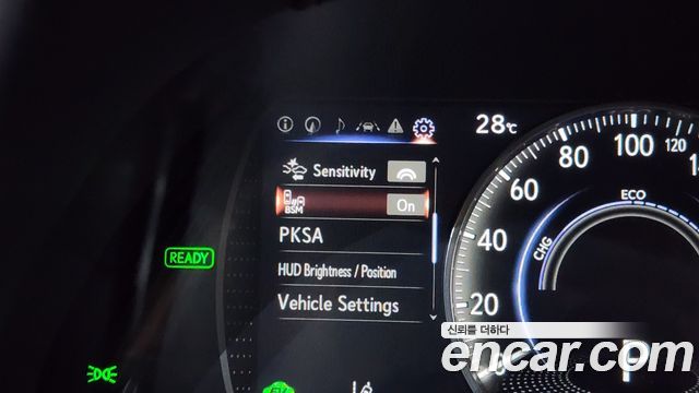 Lexus ES 2019 — photo 28