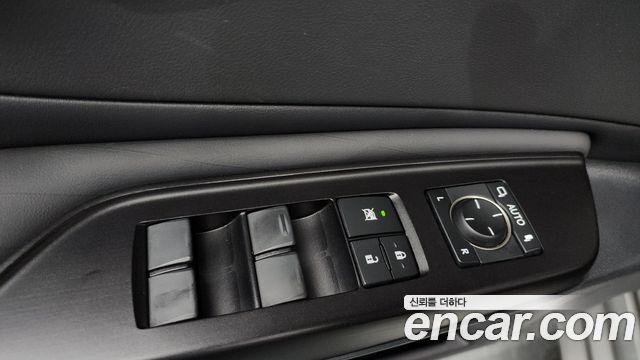 Lexus ES 2019 — photo 29