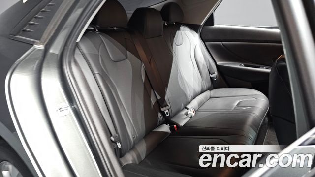 Hyundai AVANTE 2021 — photo 12