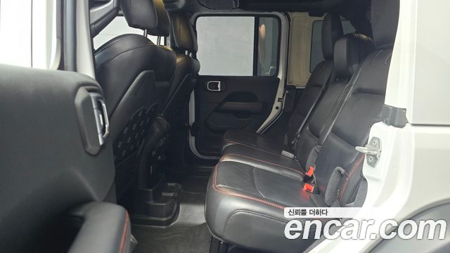 Jeep Wrangler 2019 — photo 17