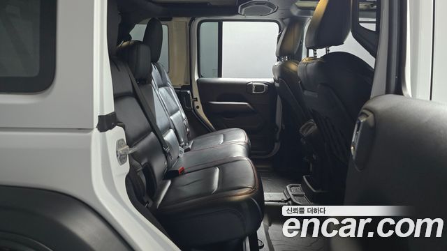 Jeep Wrangler 2019 — photo 18