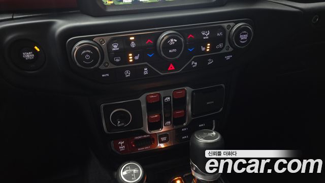 Jeep Wrangler 2019 — photo 23