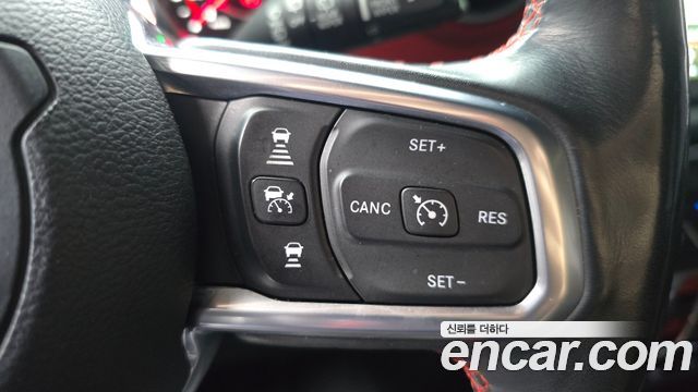 Jeep Wrangler 2019 — photo 24