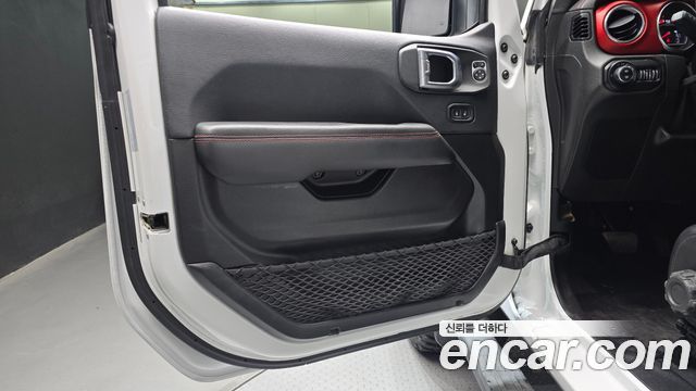 Jeep Wrangler 2019 — photo 14