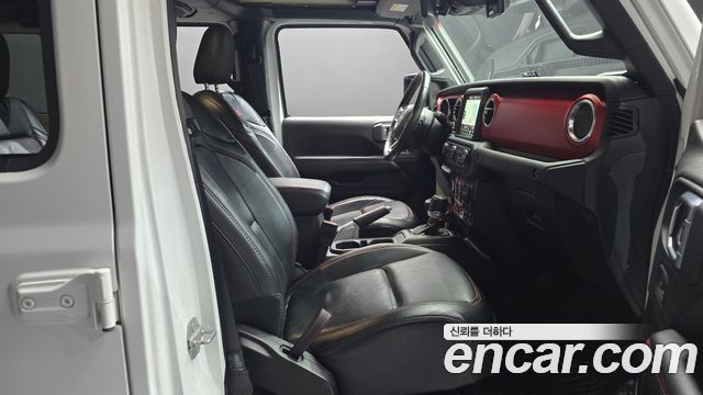 Jeep Wrangler 2019 — photo 16