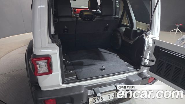 Jeep Wrangler 2019 — photo 33