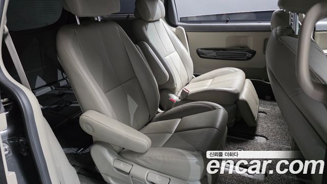 Kia Canival 2017 — photo 17