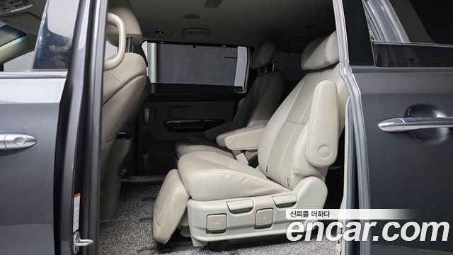 Kia Canival 2017 — photo 18