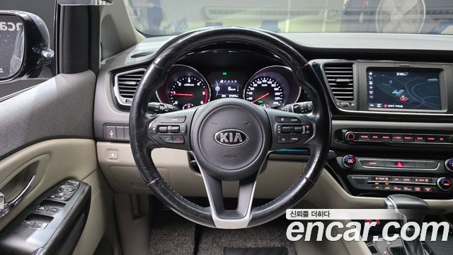 Kia Canival 2017 — photo 20
