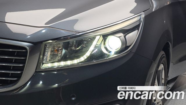 Kia Canival 2017 — photo 8