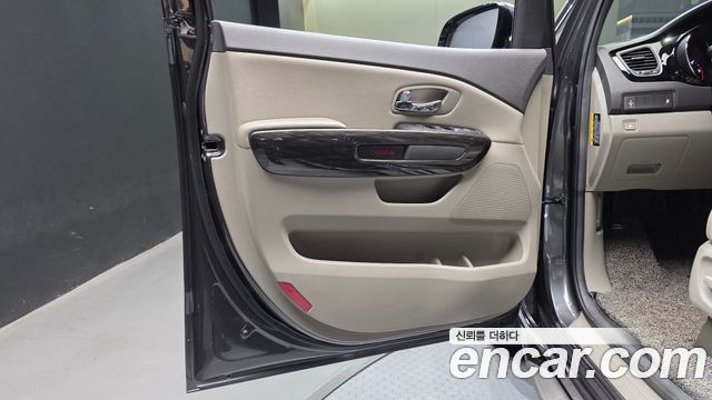 Kia Canival 2017 — photo 14
