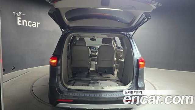 Kia Canival 2017 — photo 30