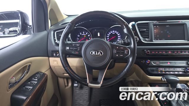 Kia Canival 2017 — photo 18