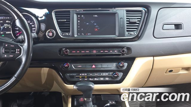 Kia Canival 2017 — photo 19