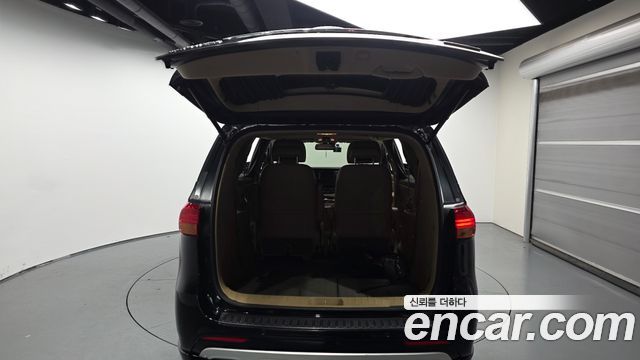 Kia Canival 2017 — photo 26