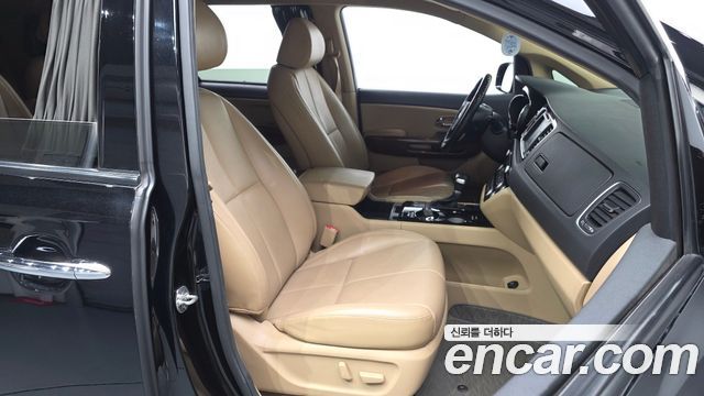 Kia Canival 2017 — photo 16