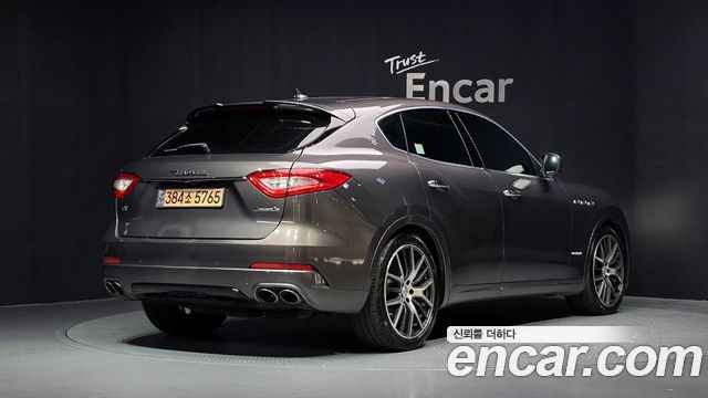 Maserati Levante 2017 — photo 2