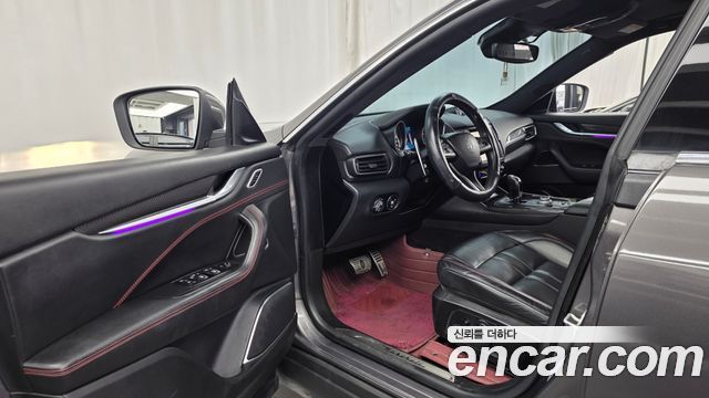 Maserati Levante 2017 — photo 13