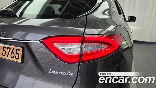 Maserati Levante 2017 — photo 9