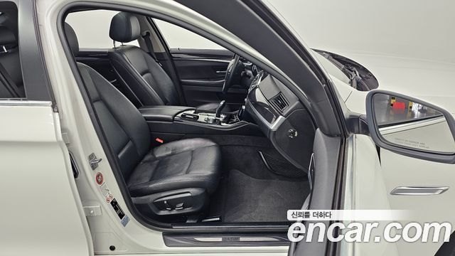 BMW 5-Series 2014 — photo 10