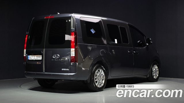 Hyundai Staria 2022 — photo 2