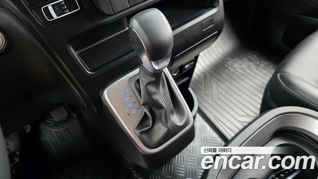 Hyundai Staria 2022 — photo 9