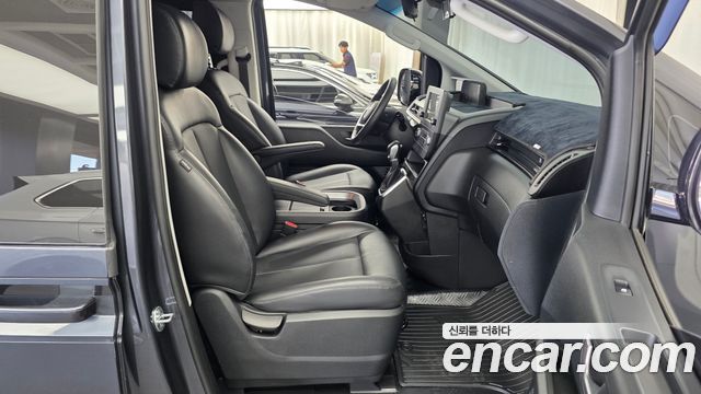 Hyundai Staria 2022 — photo 11