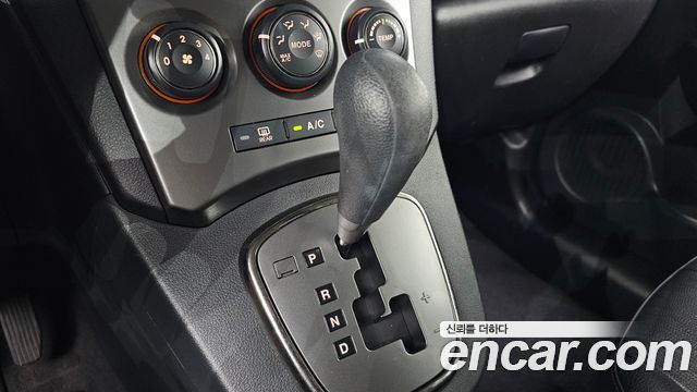 Kia Carens 2011 — photo 12