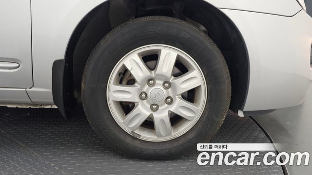 Kia Carens 2011 — photo 7