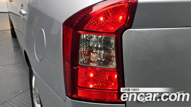 Kia Carens 2011 — photo 9