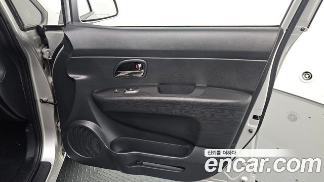 Kia Carens 2011 — photo 14