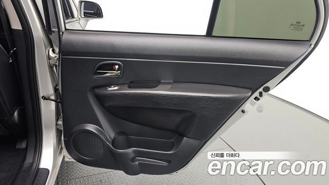 Kia Carens 2011 — photo 15