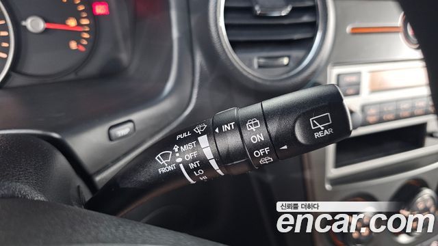Kia Carens 2011 — photo 27