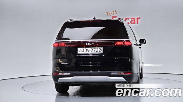 Kia Canival 2023 — photo 4