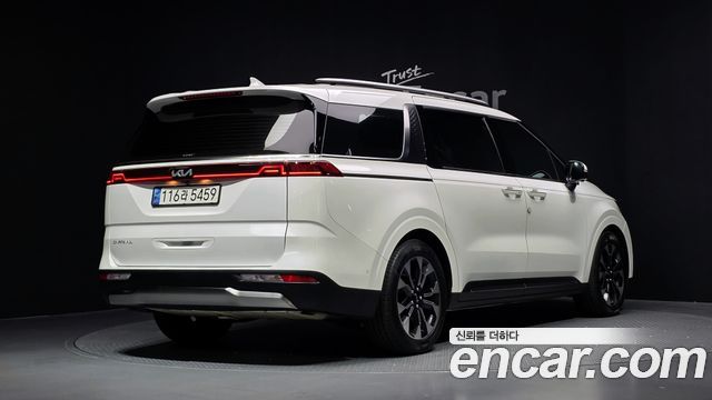 Kia Canival 2023 — photo 2