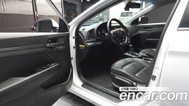 Hyundai AVANTE 2016 — photo 13