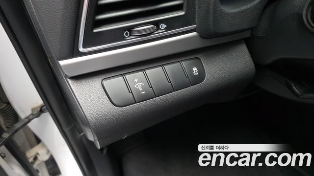 Hyundai AVANTE 2016 — photo 26
