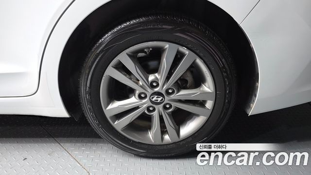 Hyundai AVANTE 2016 — photo 7