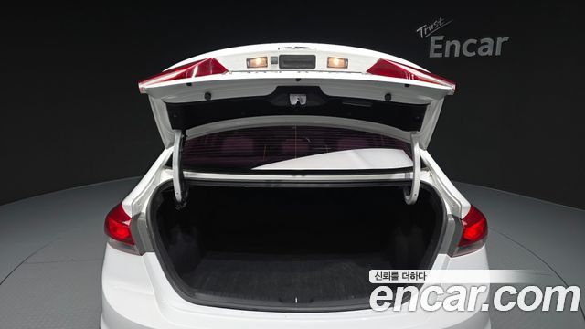 Hyundai AVANTE 2016 — photo 31