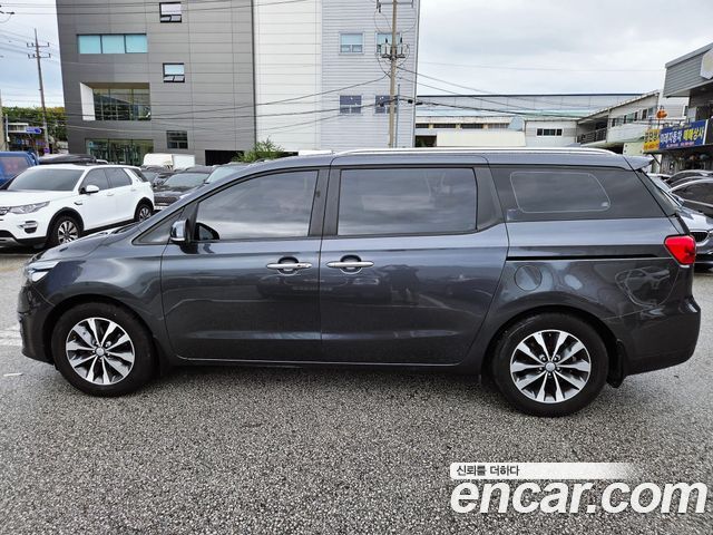 Kia Canival 2017 — photo 2