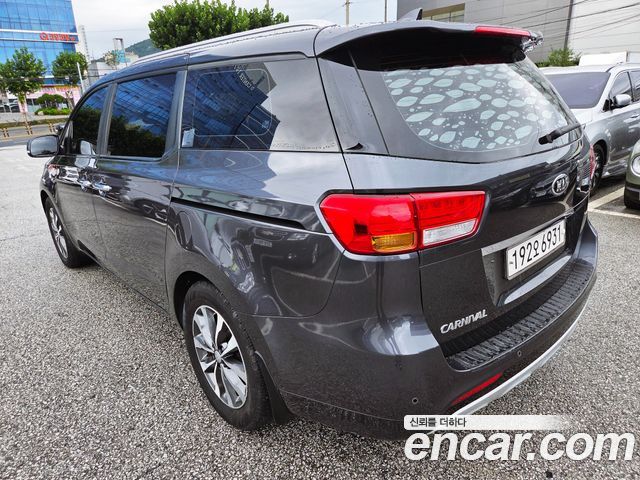 Kia Canival 2017 — photo 3