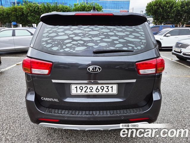 Kia Canival 2017 — photo 4
