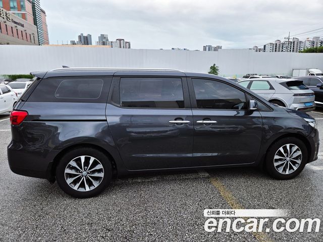 Kia Canival 2017 — photo 7