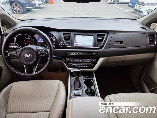 Kia Canival 2017 — photo 11