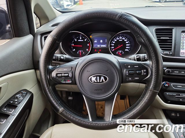 Kia Canival 2017 — photo 12