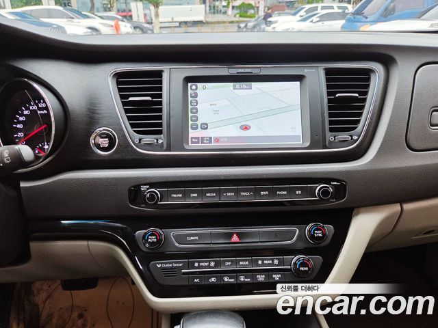 Kia Canival 2017 — photo 14