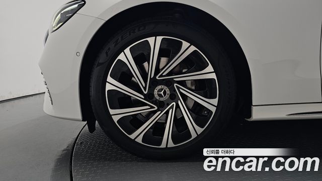 Mercedes-Benz E-Class 2024 — photo 5